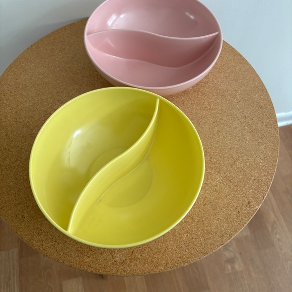 Pair of Vintage Mid-Century Marcrest Melmac Divided Bowls - Yellow & Pink - Picture 9 of 15
